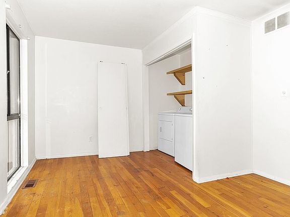 3rd image of 7408 Country Brook Dr