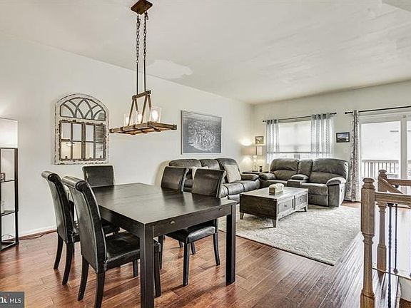 3rd image of 535 Kalmia Sq NE