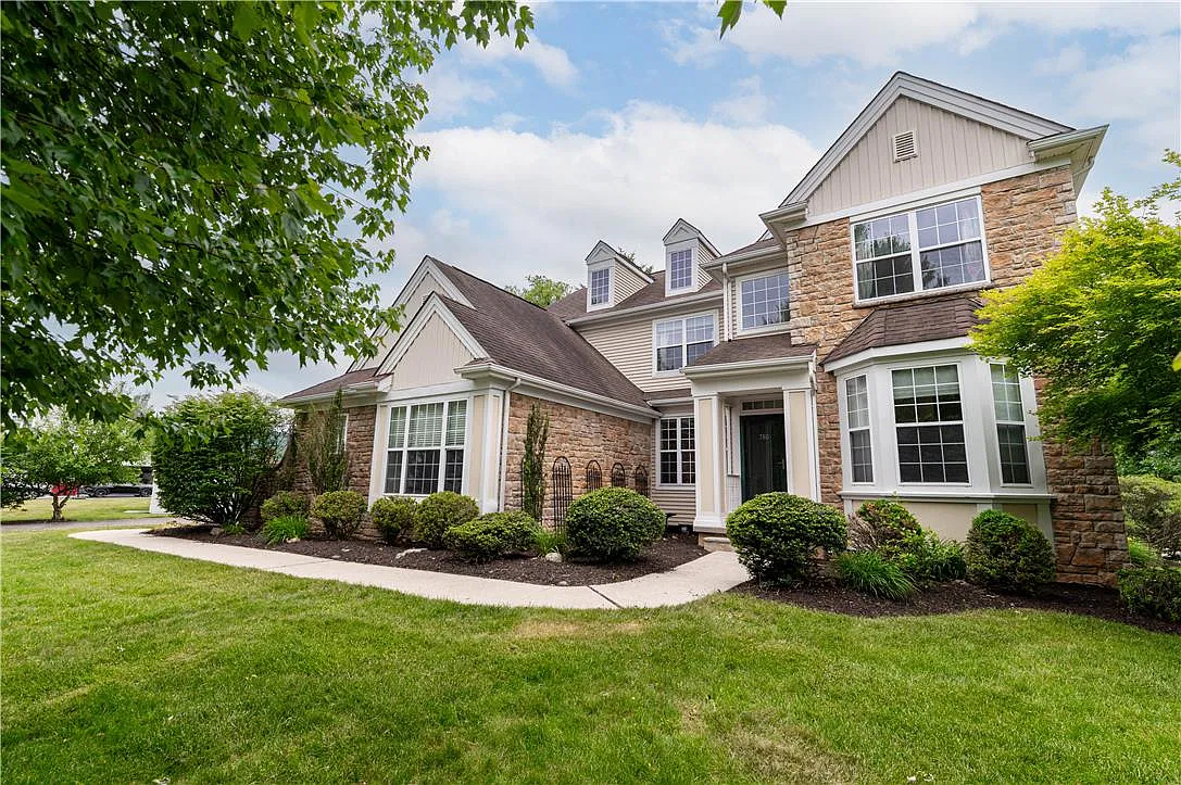 4 bed, 2.5 bath, 3190 sqft, $3,500 — Photo 1