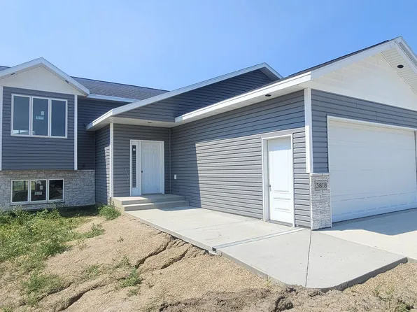 3818 Platinum St, Bismarck, ND 58503