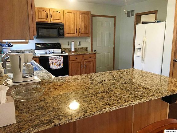 5th image of 889 Valleywood Heights Dr