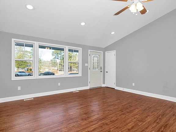 3rd image of 705 Varsity Dr