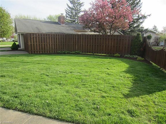 5th image of 445 Heather Ln