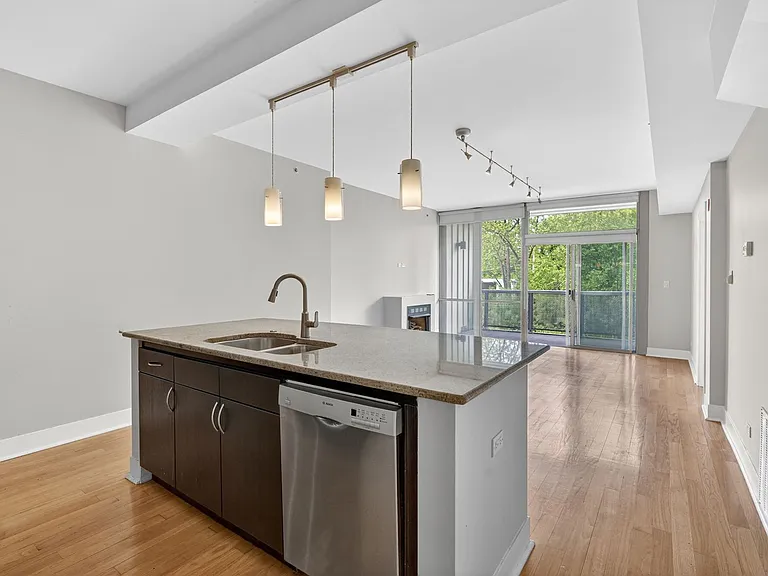 525 Kedzie St — Photo 17