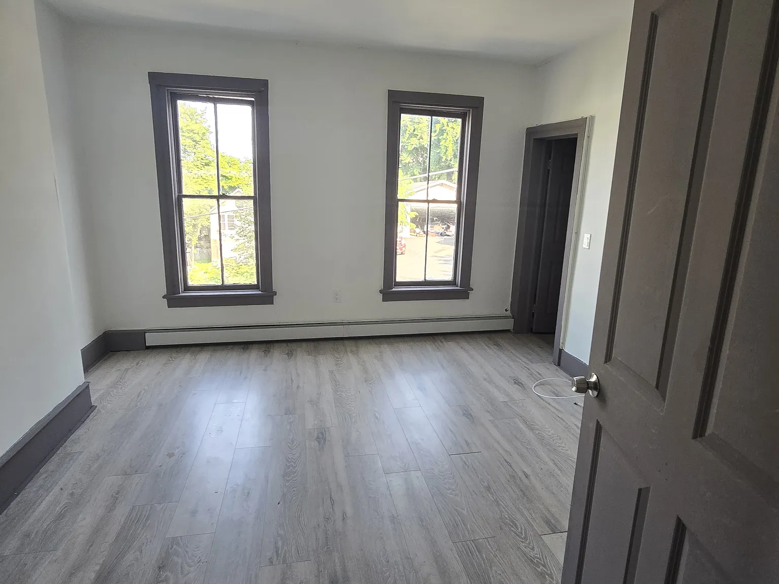 4 bed, $1,600 — Photo 2