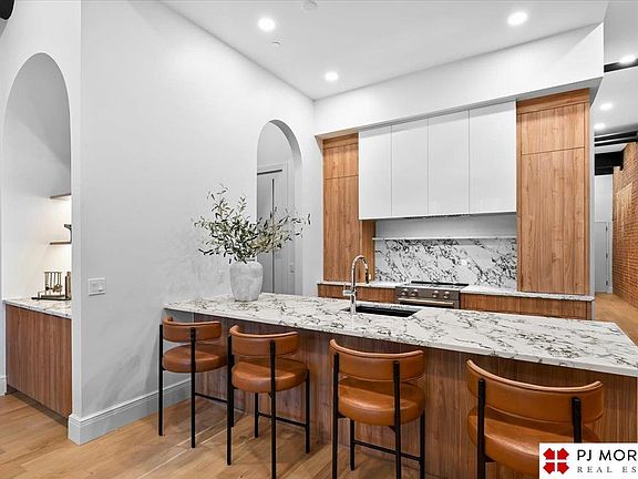 2nd image of 1105 Harney St APT 207