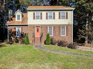 1046 Seven Springs Cir, Marietta, GA 30068