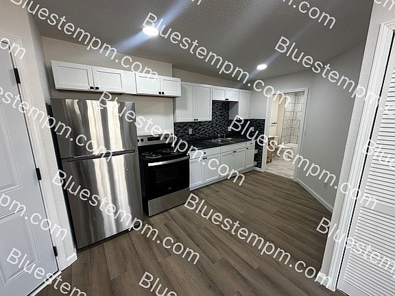 3rd image of 1115-1117 E Felix St #26e2217bf