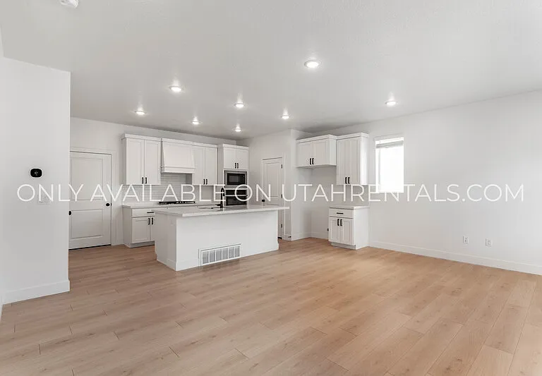 76 S Moonlit Rd — Photo 5
