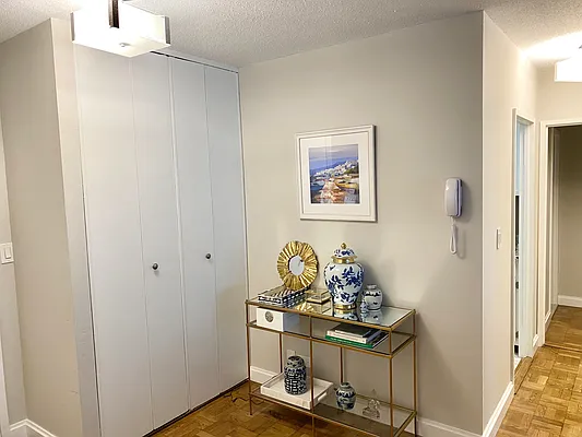 Rented by Anita Loewy, Inc | media 29