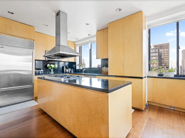 250 East 40th Street image 7 of 24