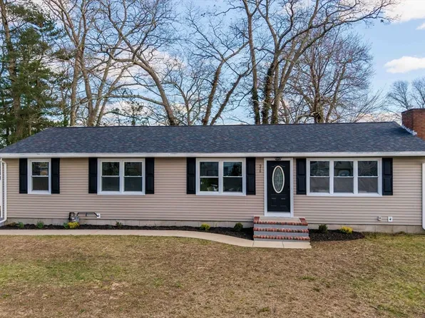 976 Thorndike St, New Bedford, MA 02745