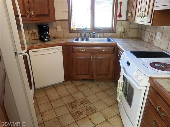 5th image of 8336 Peninsula Dr