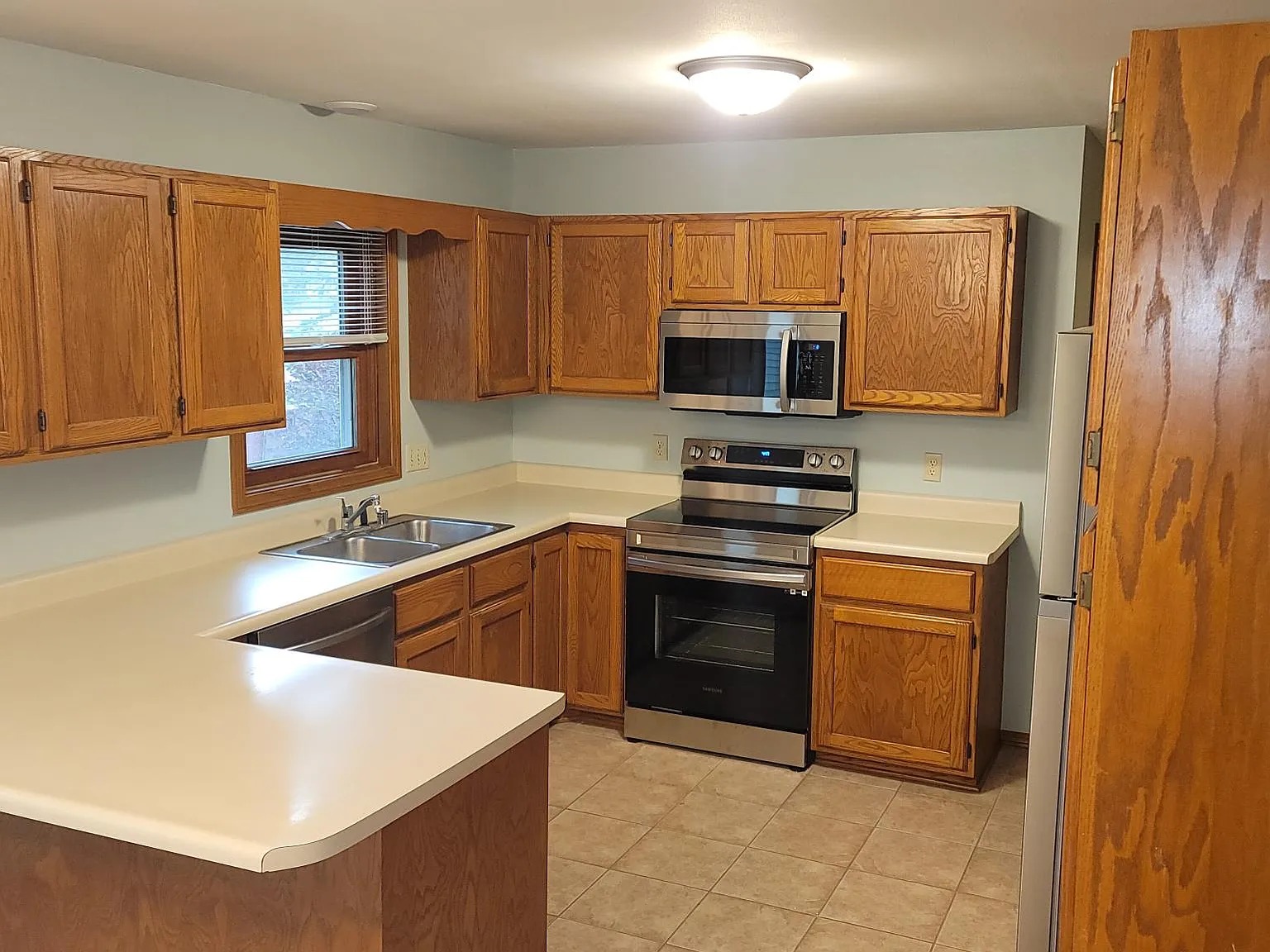 3 bed, 1352 sqft, $2,500 — Photo 4