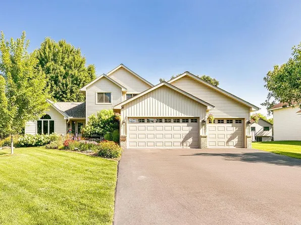 8776 Autumn Oaks Dr, Rockford, MN 55373
