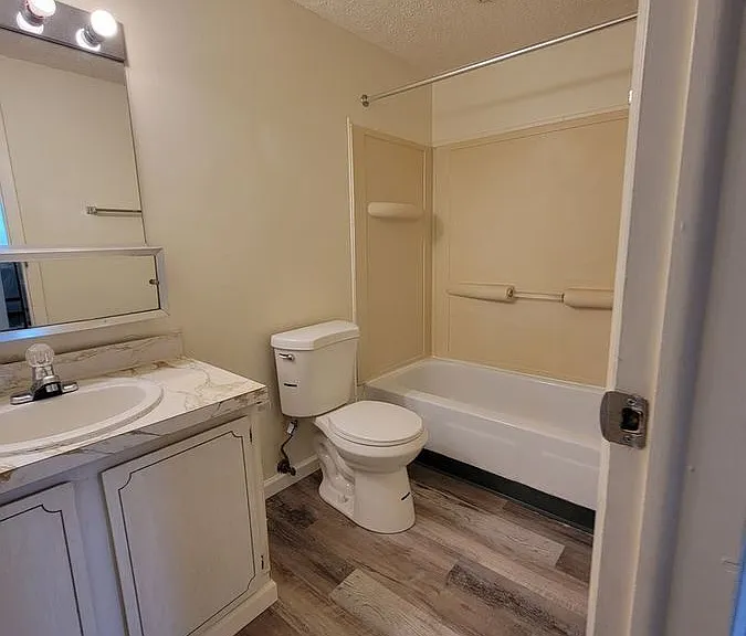 1448 W River Rd #E — Photo 5