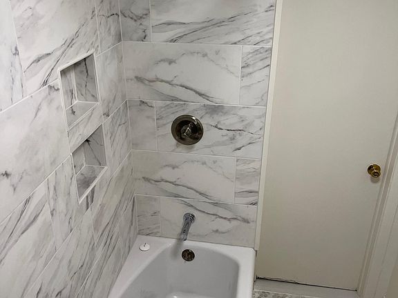 4th image of 188 Rossiter Ave Floor 2