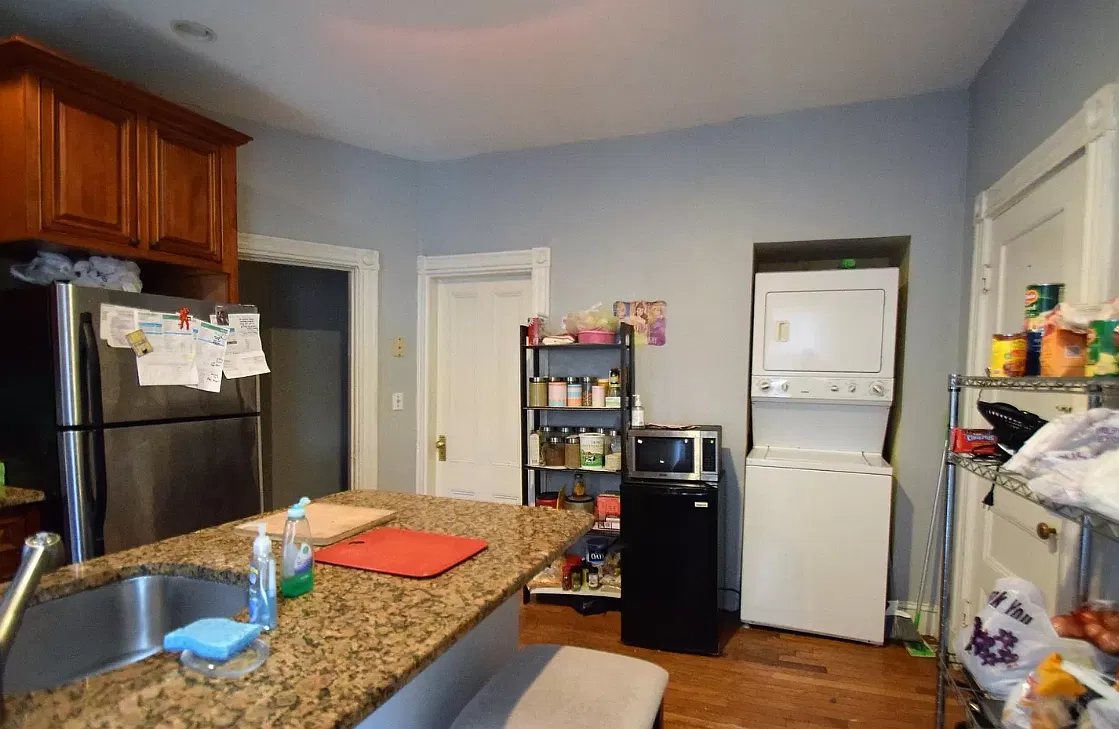5 bed, 8500 sqft, $8,500 — Photo 3