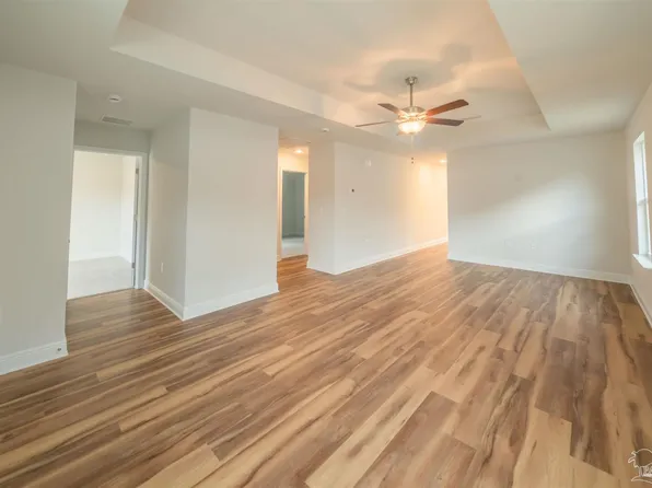 415 Kingsbridge Dr #23B, Cantonment, FL 32533