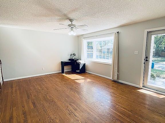 3rd image of 111 Appletree Ln