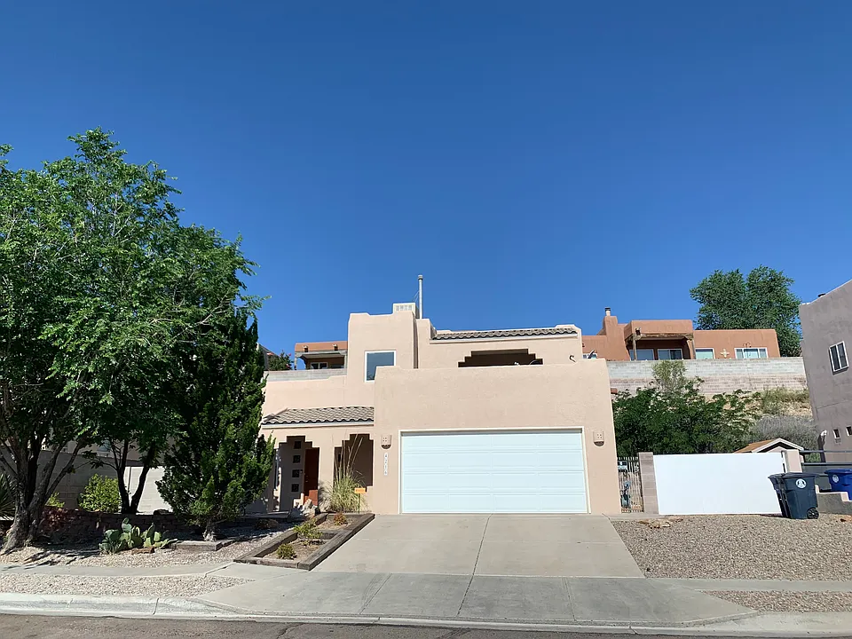 4216 New Vistas Ct NW