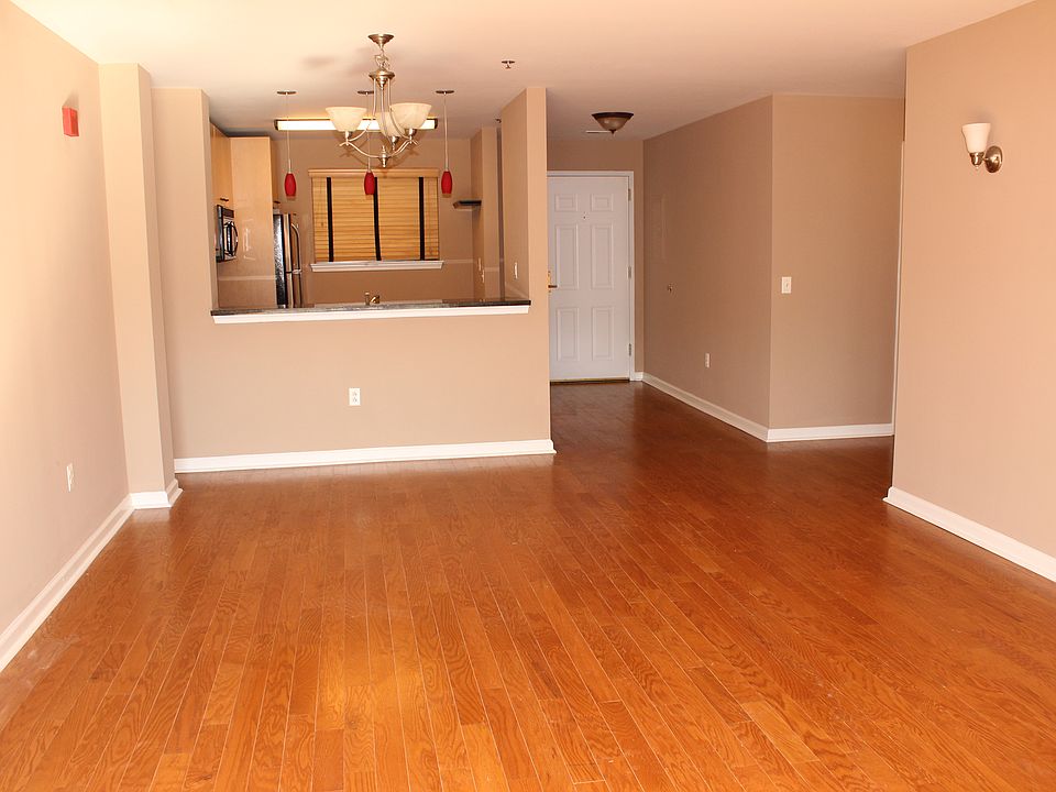 1st image of 2 Leverington Ave #36