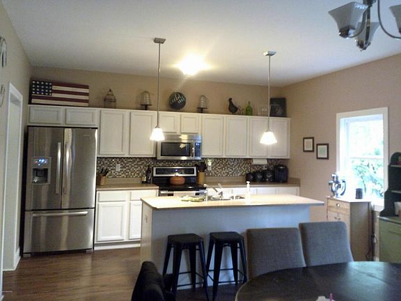 3rd image of 805 Ottawa Ct