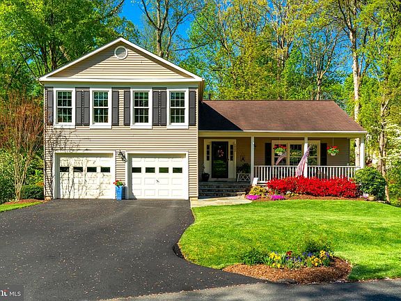 2nd image of 5922 Burnside Landing Dr