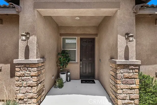 3 bed, 2.5 bath, 1995 sqft, $5,300 — Photo 2