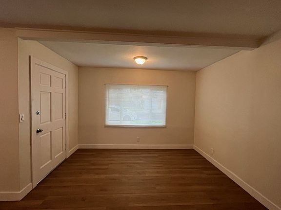 3rd image of 12214 Oxford Ave #12214
