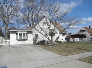 7 Bypass Ln, Levittown, PA 19054