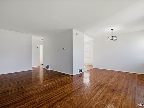 3rd image of 9521 Upland Dr