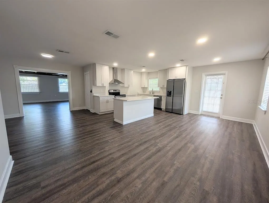 3 bed, 2.0 bath, 1639 sqft, $2,900 — Photo 3