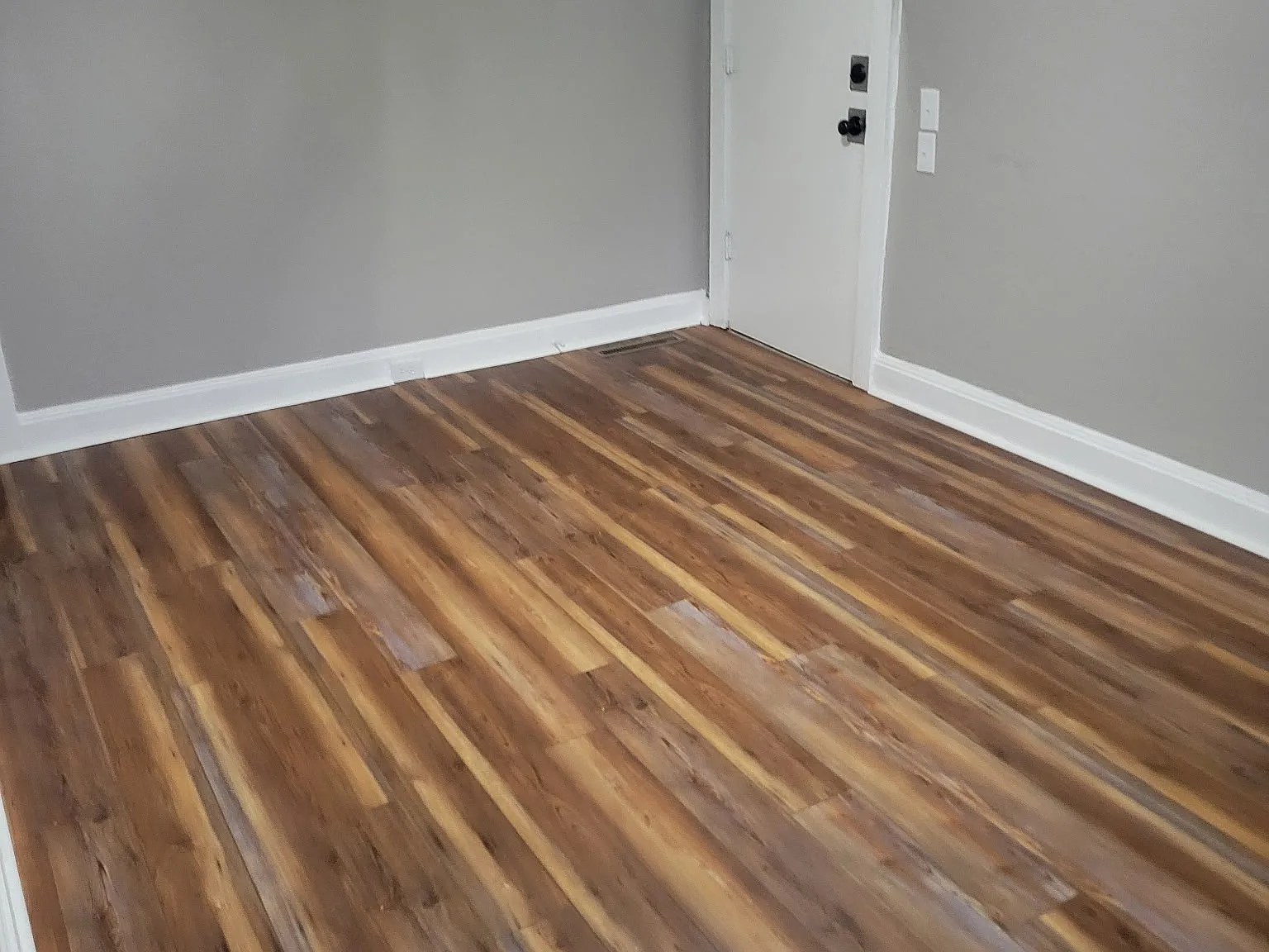 2 bed, 900 sqft, $1,100 — Photo 2