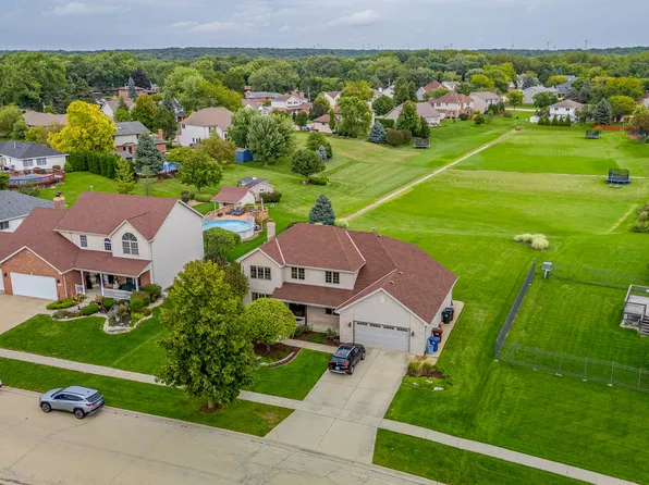 450 Kingston Dr, New Lenox, IL 60451