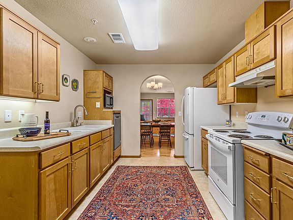 5th image of 908 Mountain Meadows Cir
