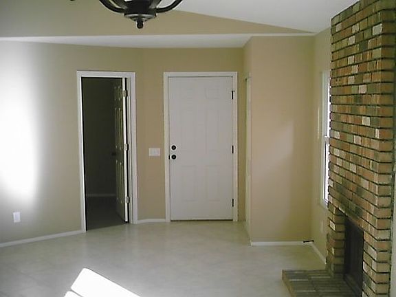 3rd image of 1011 N Constitution Dr