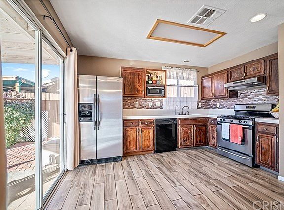 5th image of 43257 Fleetwood Dr