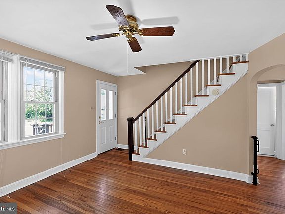 4th image of 2302 Grant Ave