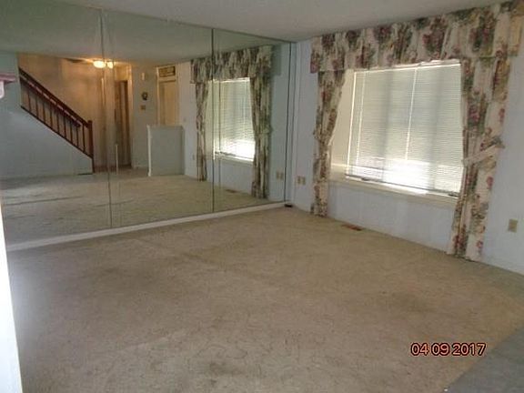 4th image of 803 Foxwood Cir