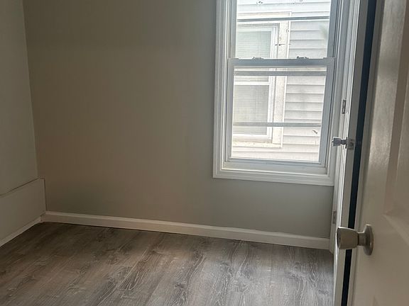 3rd image of 133 Bedford St Floor 2