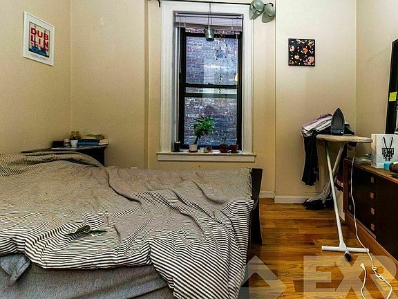 4th image of 1055 Dean St #4F