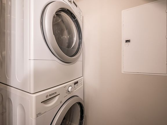 4th image of 15 Kings Wharf Pl #204