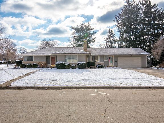 2nd image of 401 E Schreyer Pl