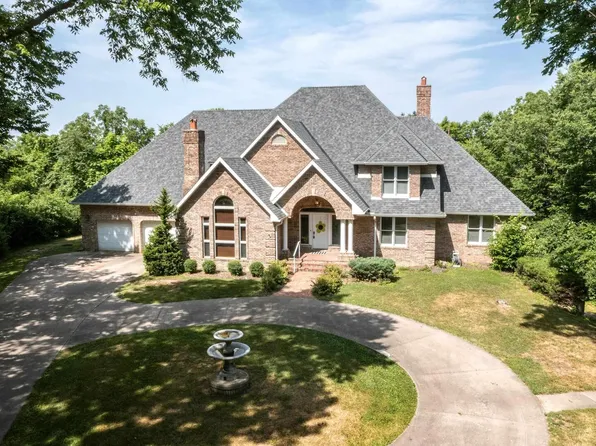 215 Kochs Ln, Quincy, IL 62305