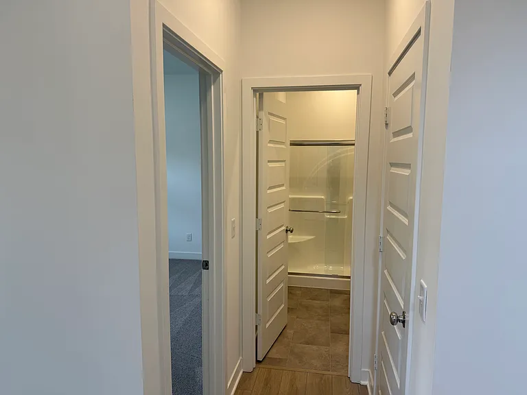 411 Eisenhower St — Photo 4