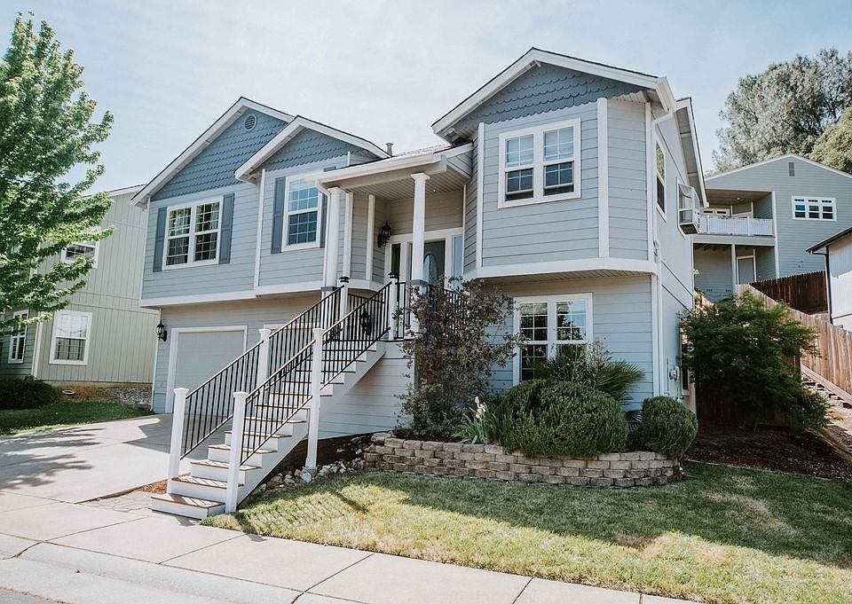 2nd image of 207 Hidden Glen Dr