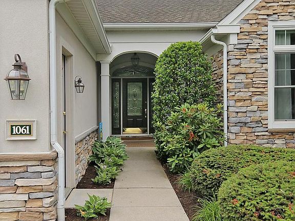 3rd image of 1061 Alden Way