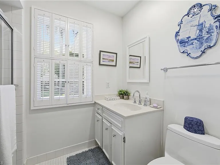 2700 Lantern Ln — Photo 10