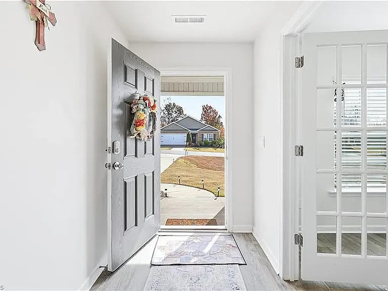 108 Nova Ln — Photo 5